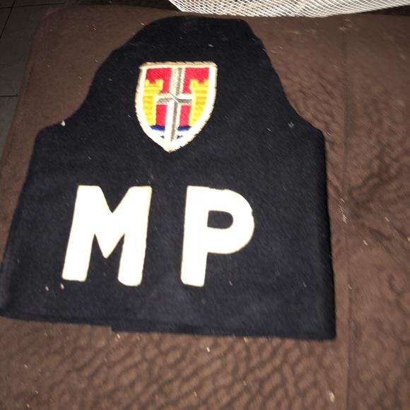 Many items found by me on a thrift store. - Picture 4 of 8